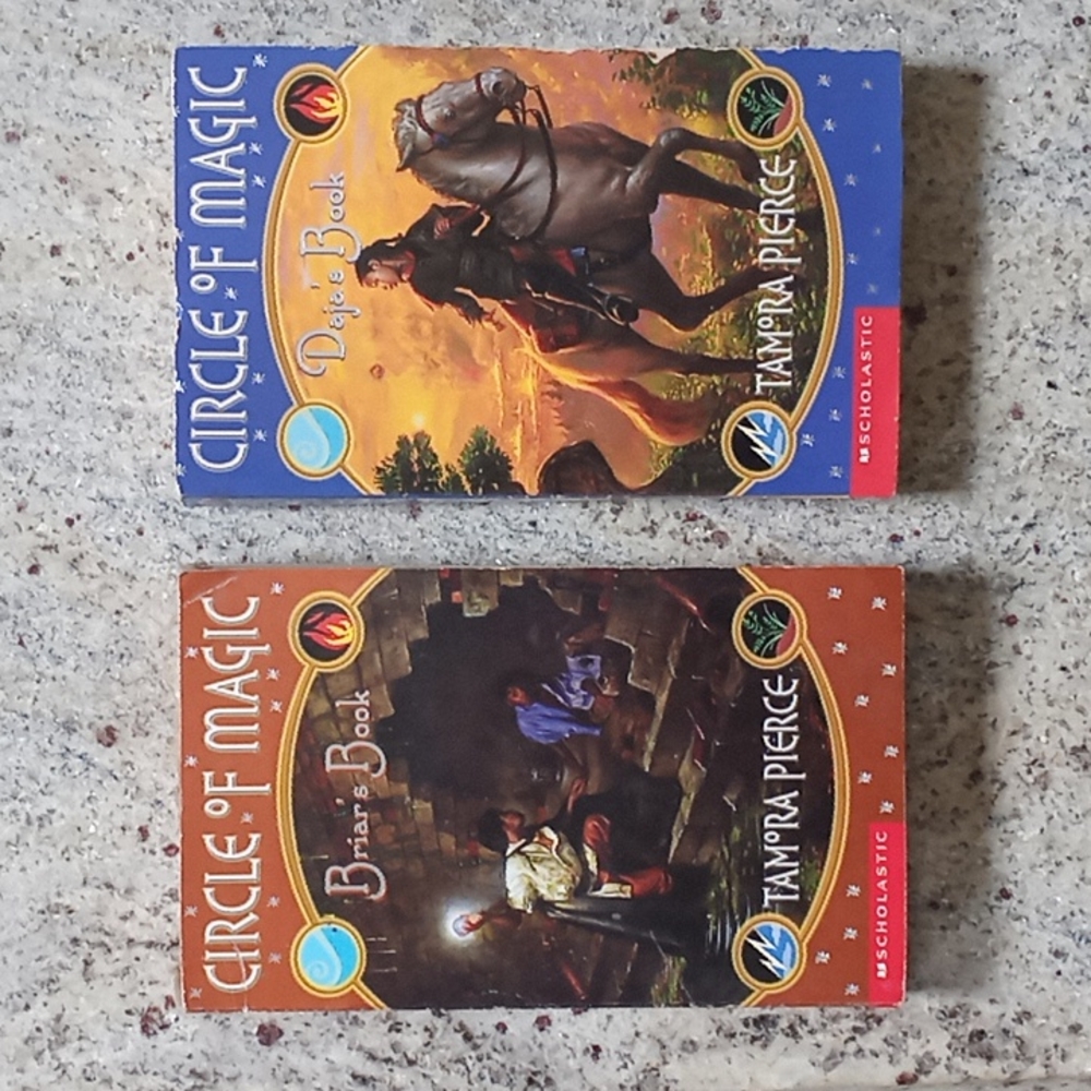 😸BOOKS : Circle of magic